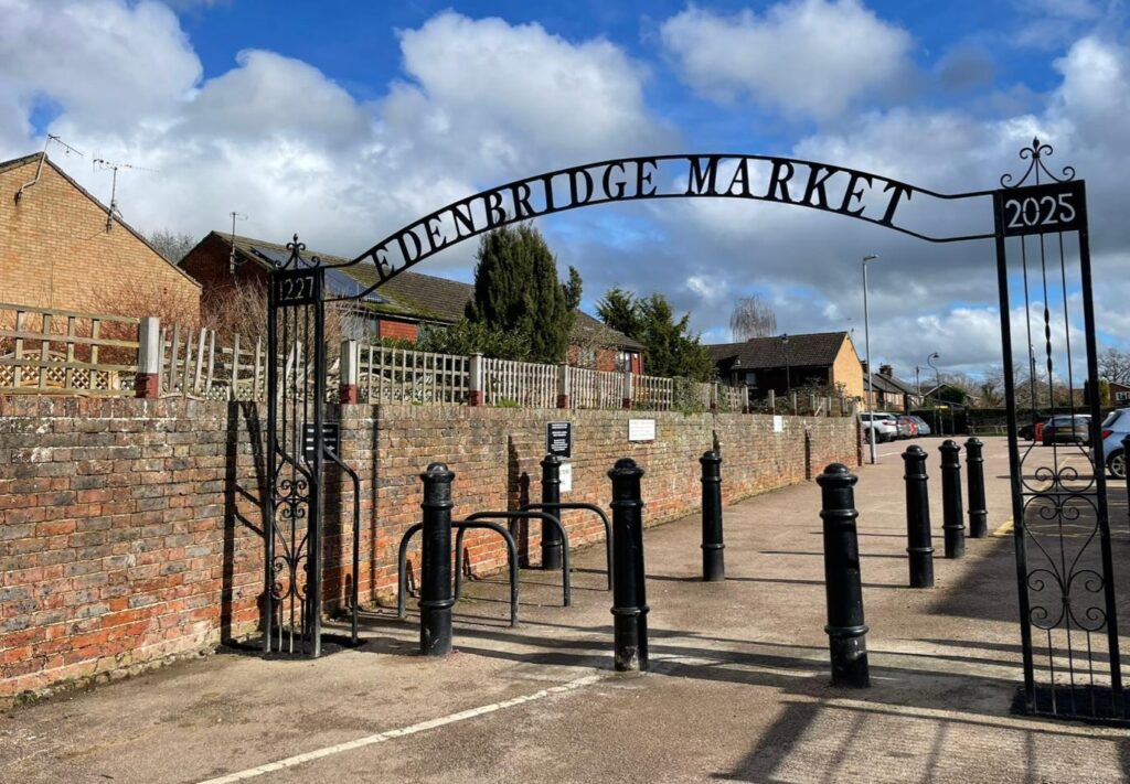 iron archway with words Edenbridge Market